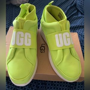 Uggs cold weather sneakers platform size 9woman worn
